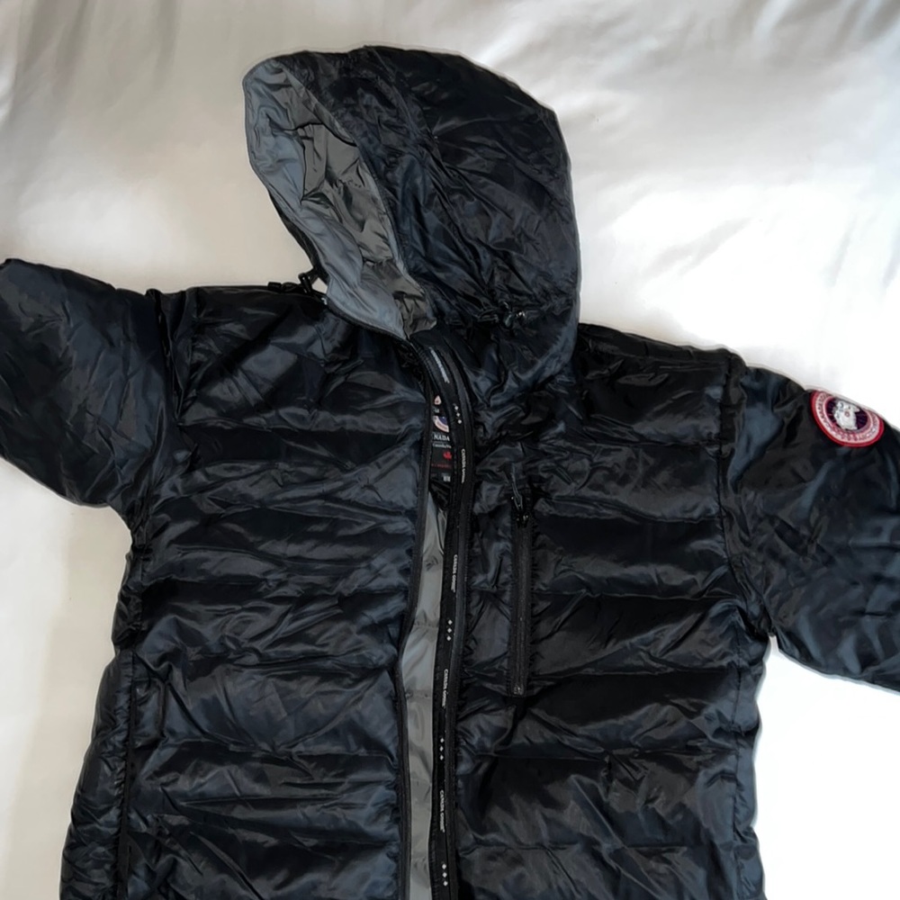 Gently used mens Canada goose puffer !